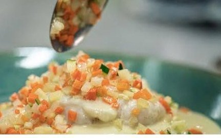 Brunoise de légumes croquants déposée à la cuillère